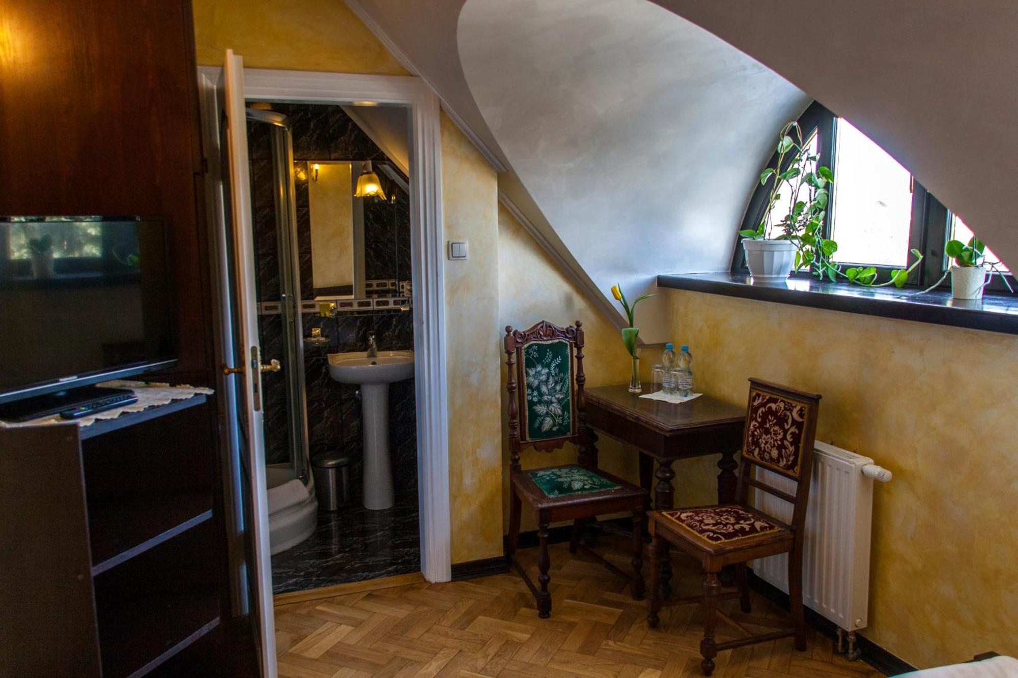 Bed and Breakfast Dwor Anna Ciecierzyn Pokoj fotografie